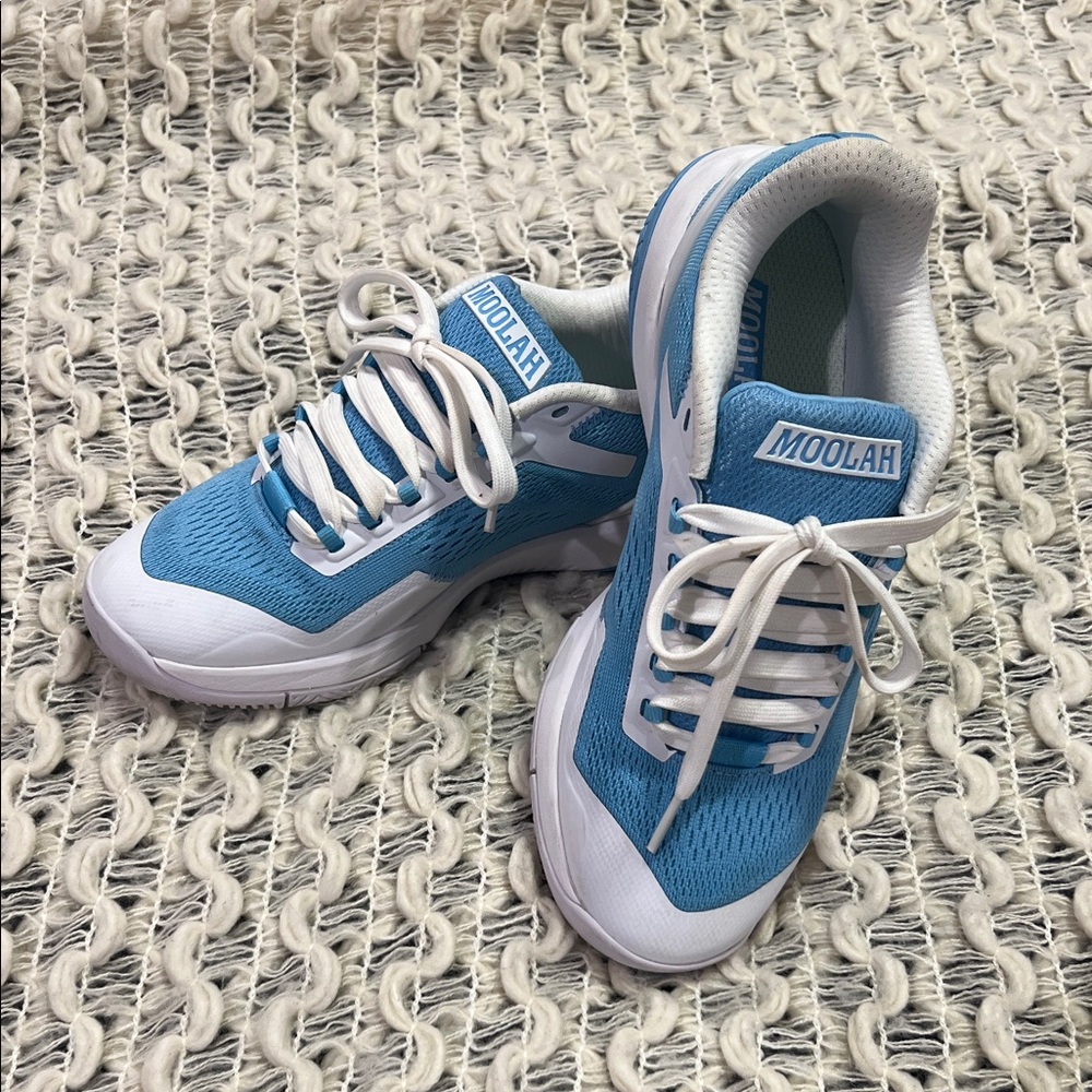 Moolah Kicks Neovolt Pro Low Top Basketball Blue and White Sneakers